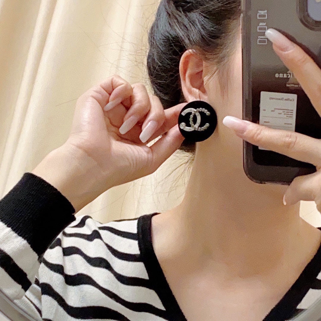 18K  Chanel Black Resin Crystals Earrings